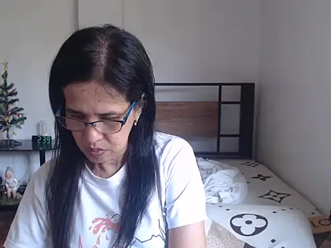 Snapshot of Prettysweetmum chatting on April 2026 06:40:01 AM Prettysweetmum online show from April 2026 06:40:01 AM