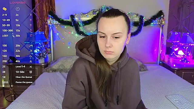 Kelly Cartier online show from December 2025 01:17:01 PM