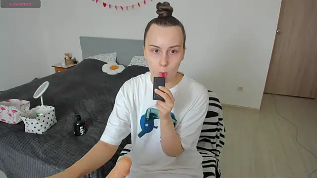 Kelly Cartier online show from February 2026 06:42:02 AM