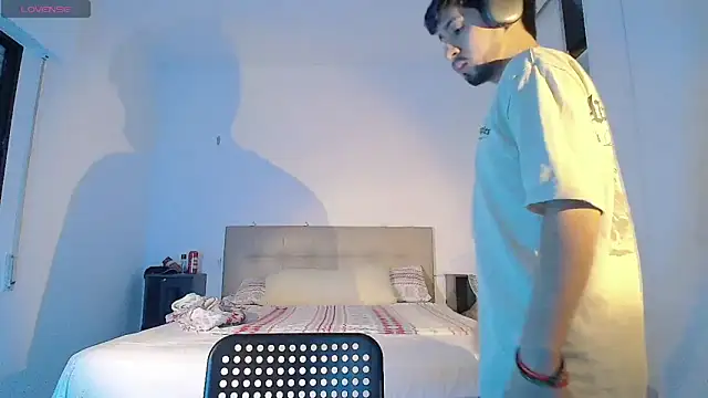 Snapshot of Dimax_xxx chatting on October 2025 08:30:02 PM Dimax xxx online show from October 2025 08:30:02 PM