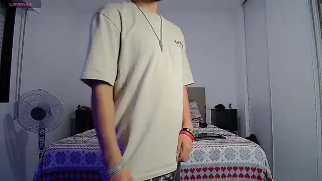 Snapshot of Dimax_xxx chatting on October 2025 05:23:02 PM Dimax xxx online show from October 2025 05:23:02 PM