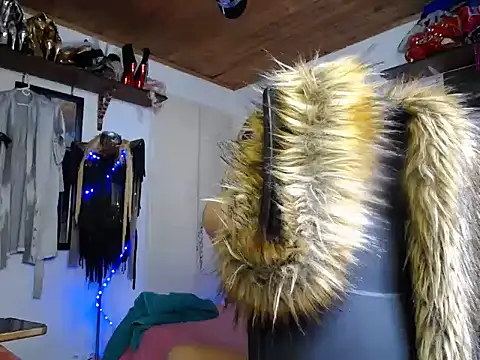 sashastarfire online show from November 2025 06:18:02 PM