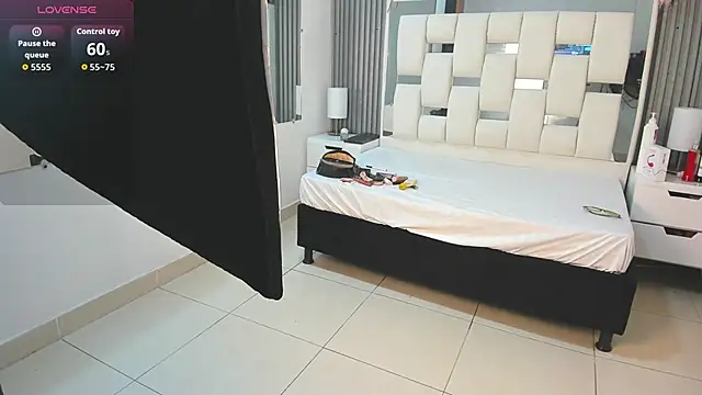 Snapshot of VanessaHard_as chatting on November 2025 07:29:02 PM VanessaHard as online show from November 2025 07:29:02 PM