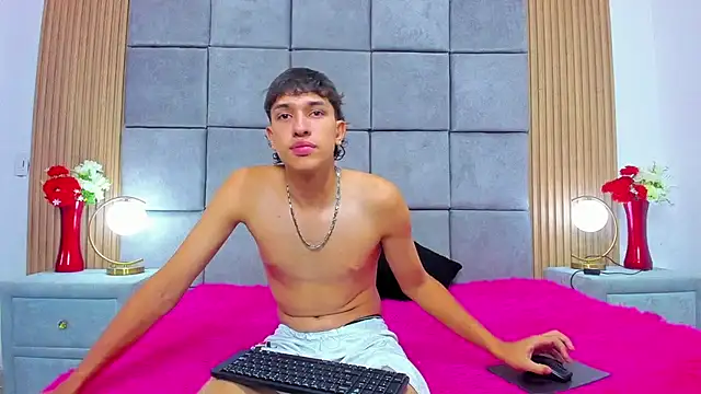 ChanellandMax online show from September 2025 01:02:01 PM