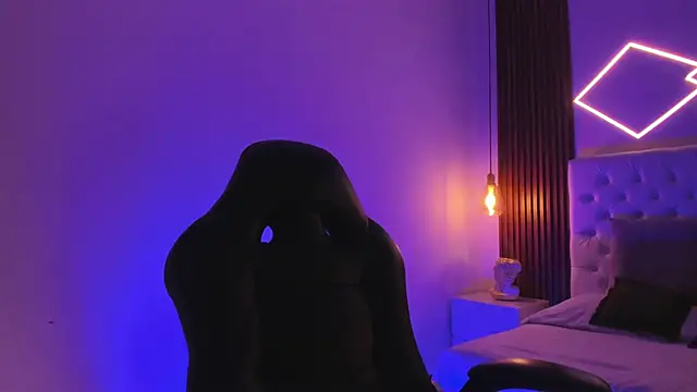 ZamabyCrucie online show from November 2025 05:28:02 AM