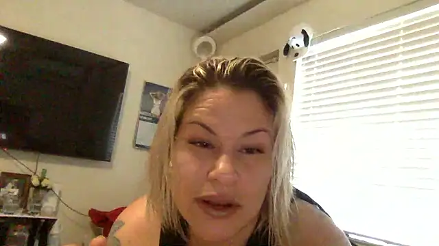 toomuchofafreak online show from February 2026 07:14:02 PM