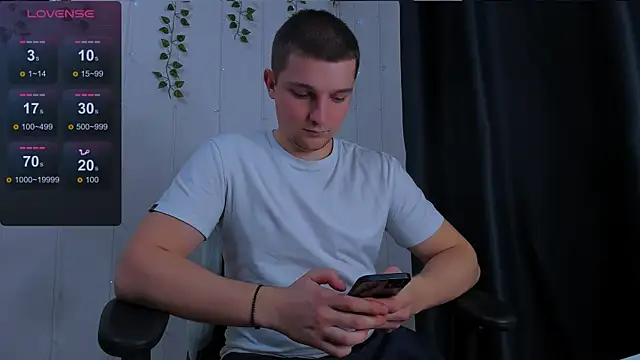 Snapshot of Your_Claddagh chatting on December 2025 09:53:01 PM Your Claddagh online show from December 2025 09:53:01 PM