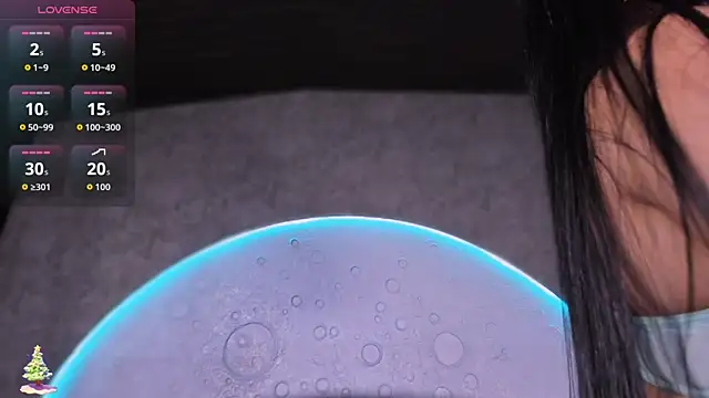 ReinaChloe online show from November 2025 04:13:02 PM