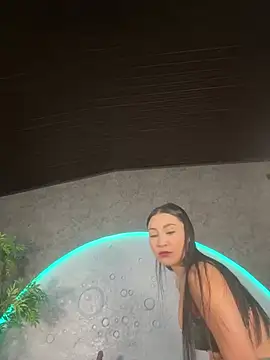 ReinaChloe online show from June 2026 04:20:02 PM