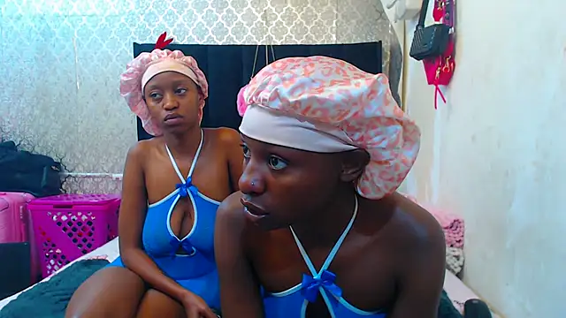 Snapshot of LonelyQueenxx25 chatting on November 2025 06:32:01 PM LonelyQueenxx25 online show from November 2025 06:32:01 PM