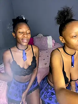 Snapshot of LonelyQueenxx25 chatting on December 2025 05:58:02 AM LonelyQueenxx25 online show from December 2025 05:58:02 AM