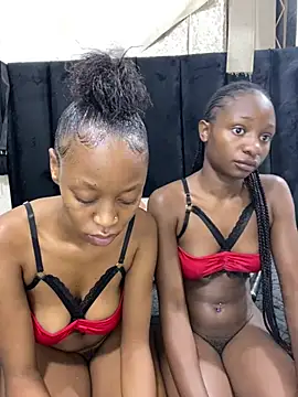 Snapshot of LonelyQueenxx25 chatting on February 2026 09:02:01 PM LonelyQueenxx25 online show from February 2026 09:02:01 PM