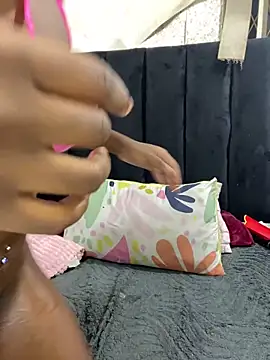 Snapshot of LonelyQueenxx25 chatting on February 2026 09:36:02 PM LonelyQueenxx25 online show from February 2026 09:36:02 PM