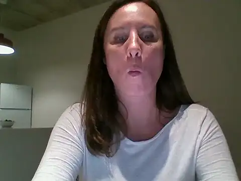 Snapshot of ALICAINWONDERLAND chatting on October 2025 04:46:01 PM ALICAINWONDERLAND online show from October 2025 04:46:01 PM