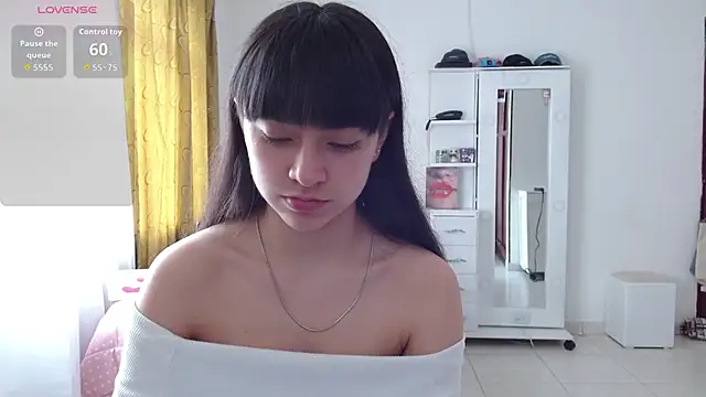 Snapshot of violetta_blackk chatting on October 2025 03:40:01 PM violetta blackk online show from October 2025 03:40:01 PM