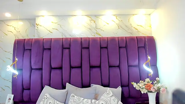 cloe spencerr online show from November 2025 05:13:01 PM