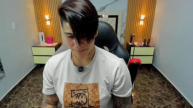 KAROLLJONES1 online show from March 2026 07:43:02 PM