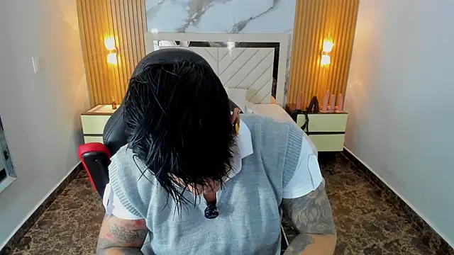 KAROLLJONES1 online show from May 2026 12:35:01 PM