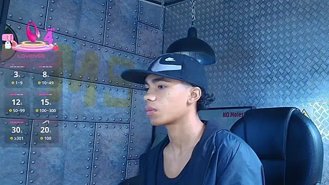 Snapshot of AlanCutee chatting on October 2025 12:16:01 PM AlanCutee online show from October 2025 12:16:01 PM