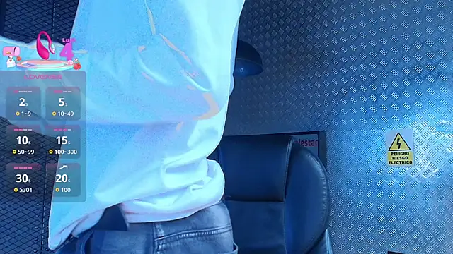 Snapshot of AlanCutee chatting on October 2025 12:04:02 PM AlanCutee online show from October 2025 12:04:02 PM