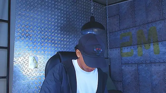 Snapshot of AlanCutee chatting on October 2025 11:11:01 AM AlanCutee online show from October 2025 11:11:01 AM