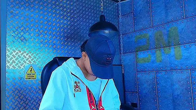 Snapshot of AlanCutee chatting on November 2025 11:56:02 AM AlanCutee online show from November 2025 11:56:02 AM