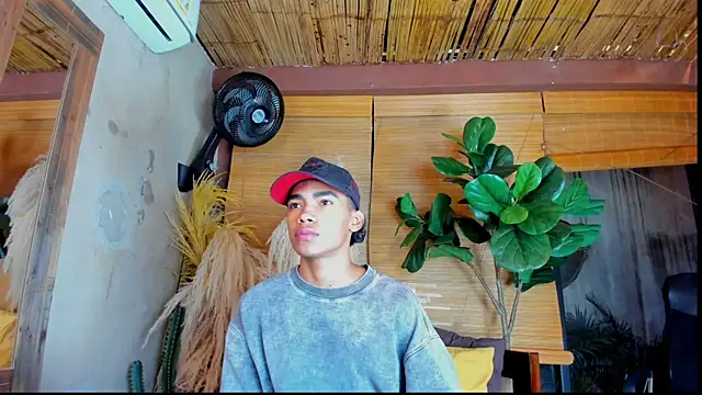 Snapshot of AlanCutee chatting on November 2025 11:31:01 AM AlanCutee online show from November 2025 11:31:01 AM