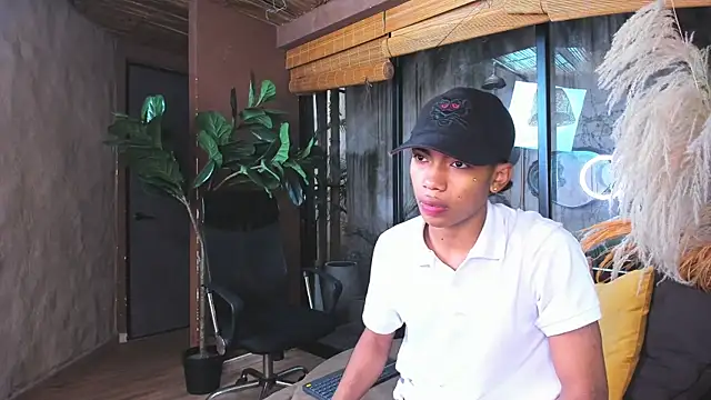 Snapshot of AlanCutee chatting on November 2025 11:54:01 AM AlanCutee online show from November 2025 11:54:01 AM