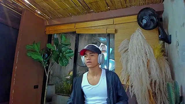 Snapshot of AlanCutee chatting on November 2025 11:35:01 AM AlanCutee online show from November 2025 11:35:01 AM