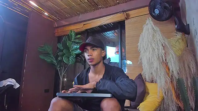 Snapshot of AlanCutee chatting on December 2025 11:19:01 AM AlanCutee online show from December 2025 11:19:01 AM