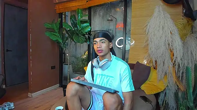 Snapshot of AlanCutee chatting on December 2025 12:58:02 PM AlanCutee online show from December 2025 12:58:02 PM