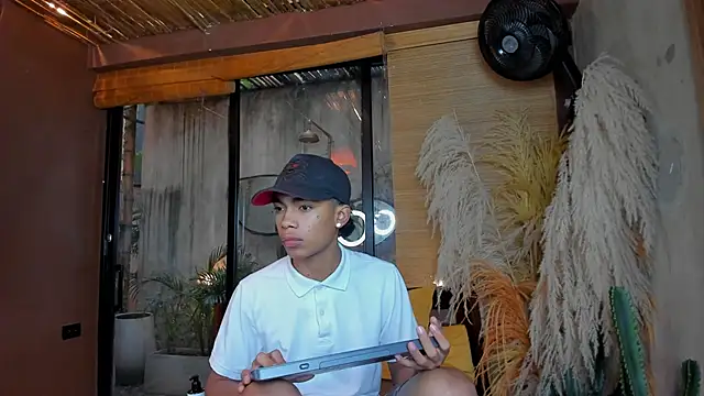 Snapshot of AlanCutee chatting on December 2025 12:21:01 PM AlanCutee online show from December 2025 12:21:01 PM