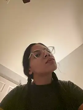 Snapshot of vixxnovalee chatting on February 2026 08:20:01 AM vixxnovalee online show from February 2026 08:20:01 AM