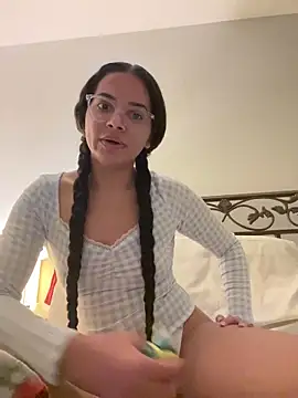 Snapshot of vixxnovalee chatting on February 2026 07:15:02 AM vixxnovalee online show from February 2026 07:15:02 AM