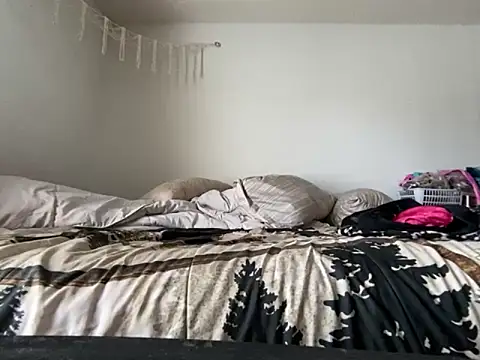 Snapshot of KANDIS864 chatting on November 2025 05:40:02 PM KANDIS864 online show from November 2025 05:40:02 PM