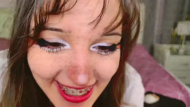 Snapshot of kamila_blush chatting on October 2025 11:03:02 PM kamila blush online show from October 2025 11:03:02 PM