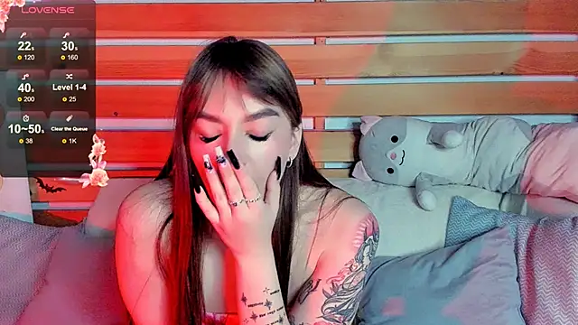 Emily Tylerr online show from November 2025 01:28:02 PM