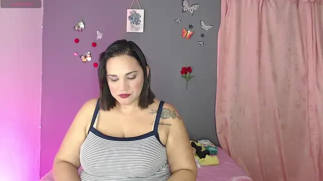 ROOSEQUEEN online show from November 2025 12:00:01 AM