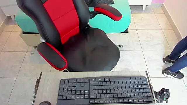 Snapshot of ALISSON_BARKER chatting on November 2025 12:18:01 PM ALISSON BARKER online show from November 2025 12:18:01 PM