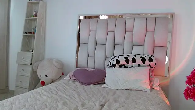 Snapshot of Ayleen_m chatting on November 2025 07:24:01 PM Ayleen m online show from November 2025 07:24:01 PM