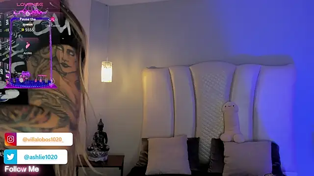 Snapshot of MiaVillalobos chatting on October 2025 11:53:02 AM MiaVillalobos online show from October 2025 11:53:02 AM