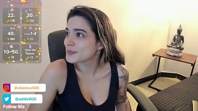 Snapshot of MiaVillalobos chatting on October 2025 12:06:02 PM MiaVillalobos online show from October 2025 12:06:02 PM