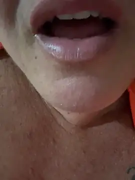 Snapshot of MaluLemos chatting on October 2025 02:20:01 AM MaluLemos online show from October 2025 02:20:01 AM