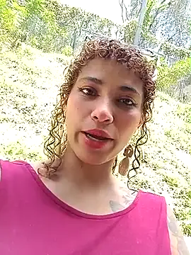 Snapshot of Vikyvoyeur chatting on October 2025 04:58:02 PM Vikyvoyeur online show from October 2025 04:58:02 PM