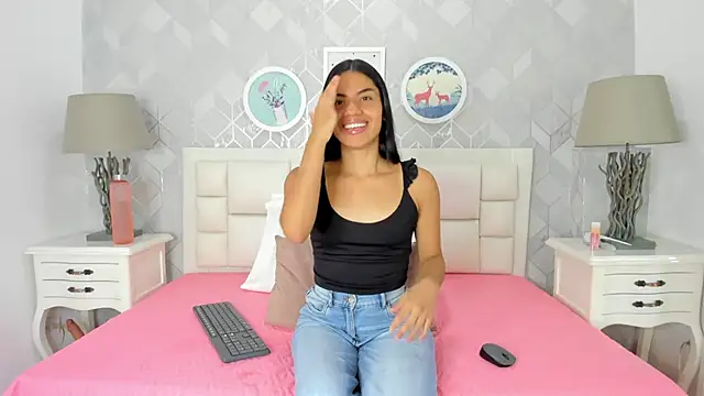 naia cox online show from October 2025 03:47:02 AM