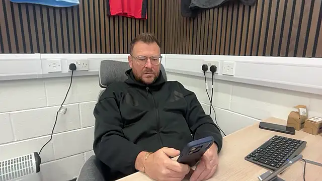 Snapshot of bilf1978 chatting on February 2026 06:42:01 AM bilf1978 online show from February 2026 06:42:01 AM