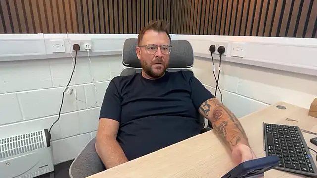 Snapshot of bilf1978 chatting on March 2026 06:52:01 AM bilf1978 online show from March 2026 06:52:01 AM