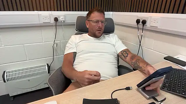 bilf1978 online show from April 2026 09:59:01 AM