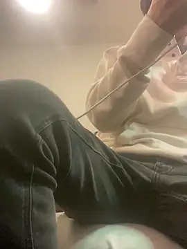 XanderOzzz online show from December 2025 01:44:01 AM