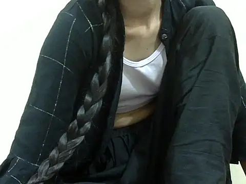 smallcuute online show from November 2025 11:10:02 PM